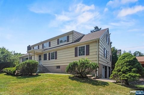 Photo of 10 Allendale Road, Saddle River, NJ 07458 (MLS # 25041381)