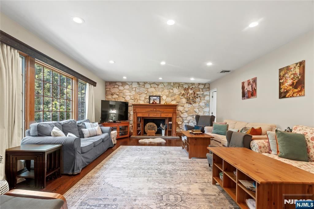 Photo of 10 Allendale Road, Saddle River, NJ 07458 (MLS # 25041381)