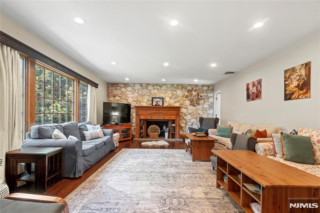 Photo of 10 Allendale Road, Saddle River, NJ 07458 (MLS # 25041381)