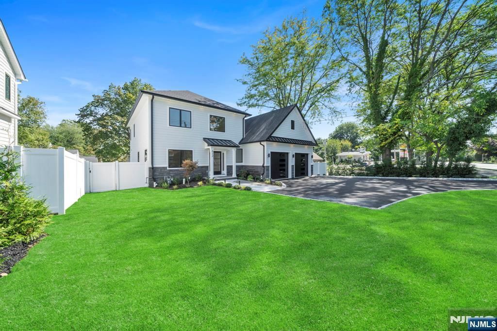 Photo of 412 Tappan Road, Northvale, NJ 07647 (MLS # 25036989)