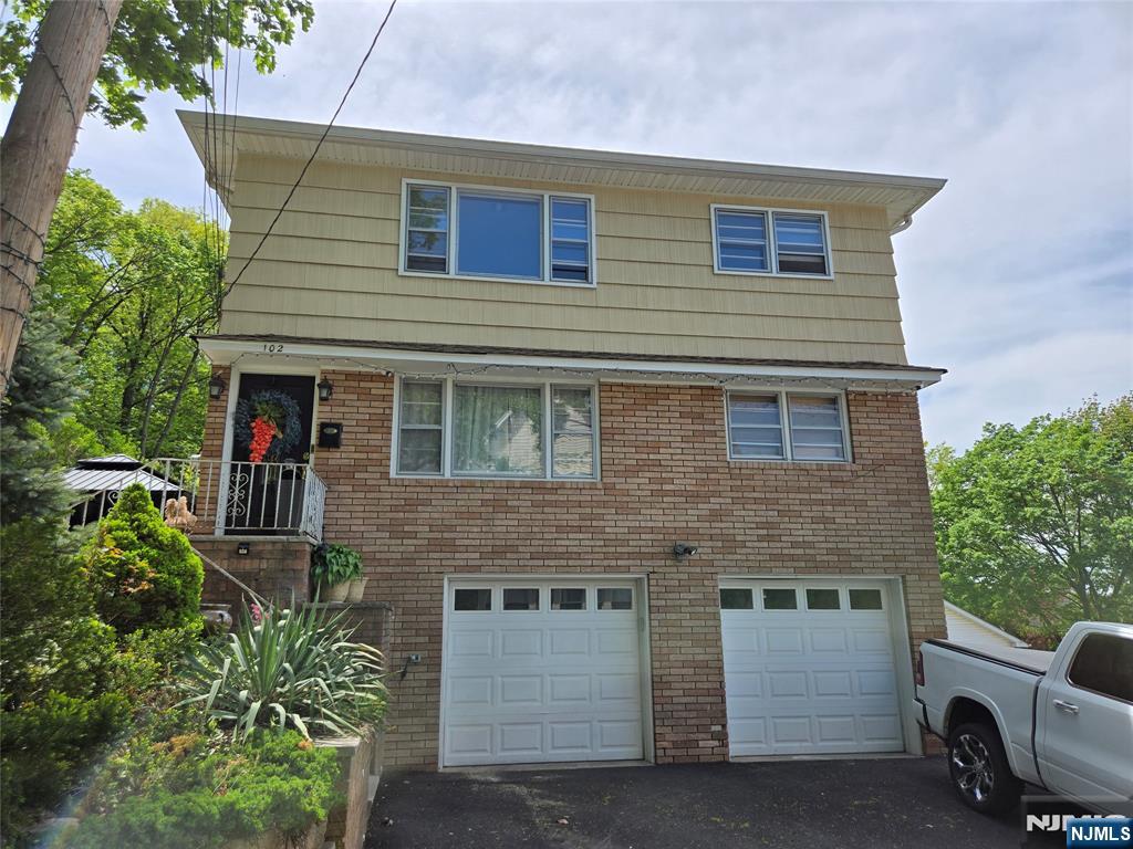 Rental Property at 102 Kossuth St 2, Wallington, New Jersey - Bedrooms: 3 
Bathrooms: 1 
Rooms: 5  - $2,900 MO.