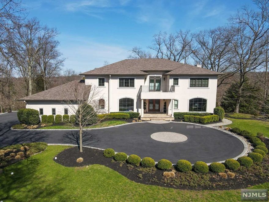 SLEEK/MODERN 10 YEAR-OLD CALIFORNIA-STYLE EXTERIOR GREETED BY A WARM TRADITIONAL INTERIOR CENTER HALL COLONIAL SITTING ON SITTNG APPROX 1.4 ACRES! FEATURING 4 BDRMS/5 BATHS/3 CAR GARAGE/AMAZING FINISHED BASEMENT WITH STATE-OF-THE-ART GYM/AMAZING MOVIE THEATER WITH BUILT-IN DAY BEDS/KITCHENETTE. OVER-SIZED GOURMET KITCHEN WITH 3 ISLANDS OPEN TO FAMILY ROOM AND COVERED REAR PATIO WITH FIREPLACE VERY CONDUCIVE TO ENTERTAINING. MASTER BDRM SUITE WITH SEPARATE SITTING AREA/LIBRARY/WIC/PRIVATE BALONY WITH FIREPLACE. HW FLOORS THROUGHOUT/SLATE TILE MUDROOM/CONVENIENT ROUNDABOUT IN FRONT/HUGE OVER SIZED WINDSOR WINDOWS. FROM IT'S CLEAN CURB APPEAL TO THE MOVE-IN CONDITION INTERIOR, YOU WILL NOT BE DISAPPOINTED! TOP SCHOOLS/TAXES ONLY 23K