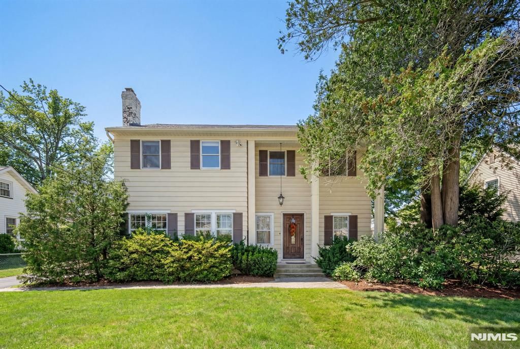 Photo of 232 W Midland Avenue, Paramus, NJ 07652 (MLS # 26004518)