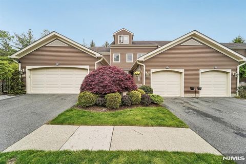 Photo of 224 Westervelt Lane, Mahwah, NJ 07430 (MLS # 26014164)