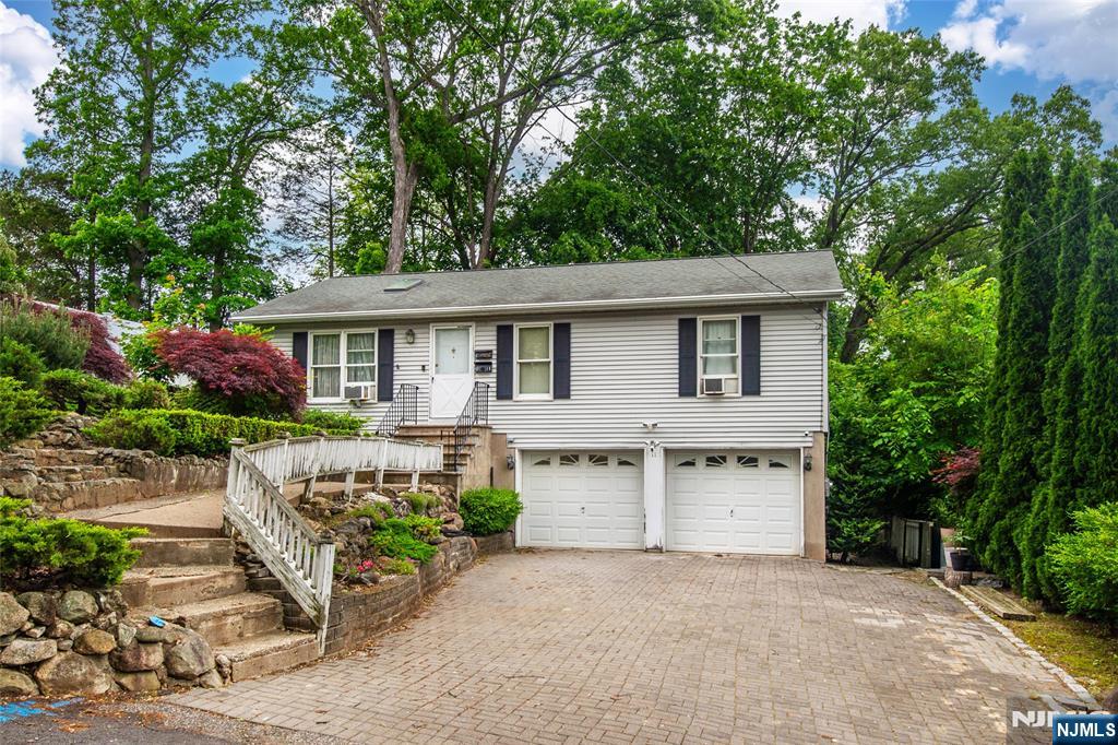 Property for Sale at 11 Hillside Avenue, Butler Borough, New Jersey - Bedrooms: 4 
Bathrooms: 3 
Rooms: 7  - $499,800