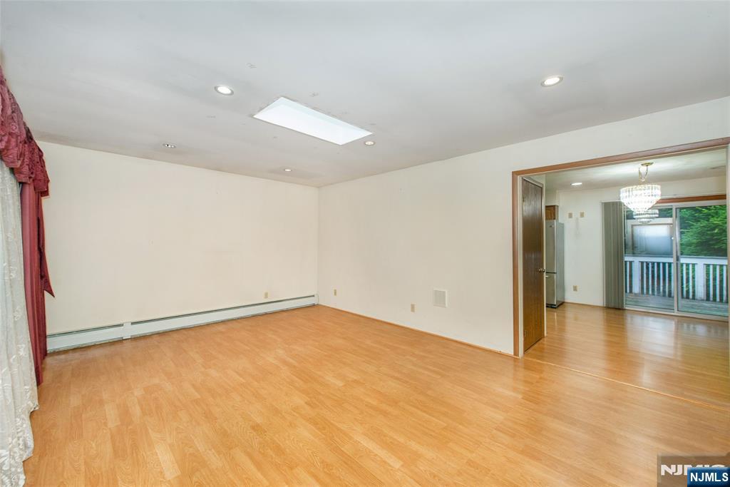 11 Hillside Avenue