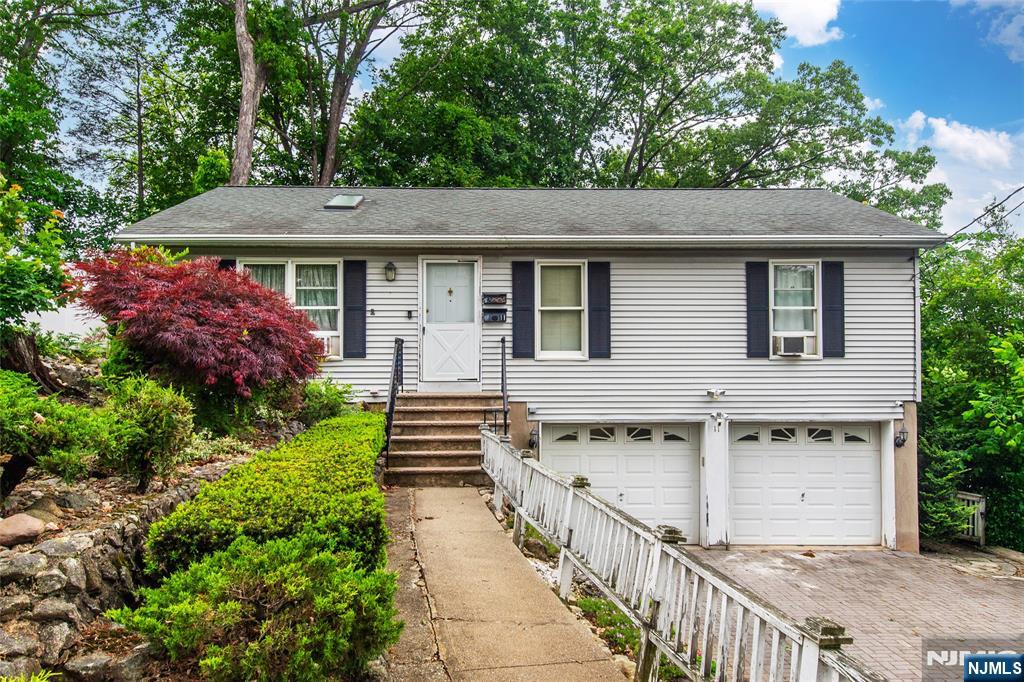 11 Hillside Avenue