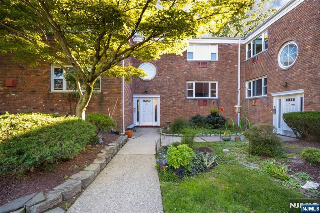 300 Claremont D1