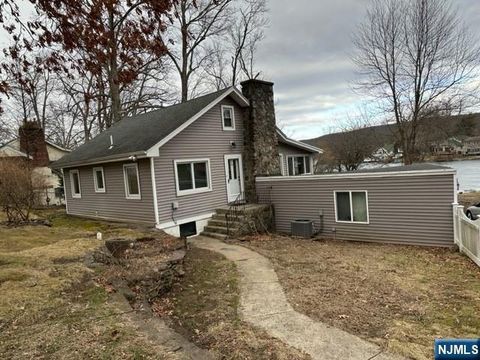 MLS: 25007215