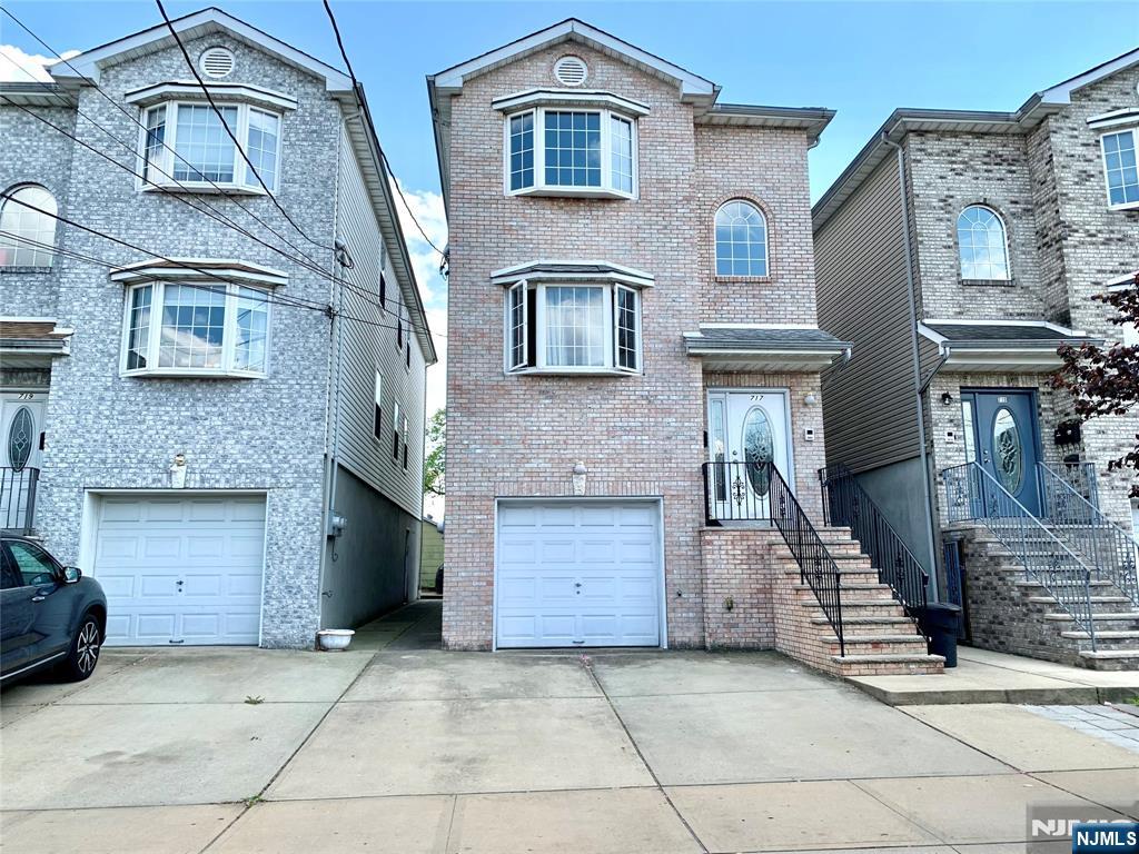 Rental Property at 717 Jersey St 2, Harrison, New Jersey - Bedrooms: 3 
Bathrooms: 2 
Rooms: 5  - $2,700 MO.