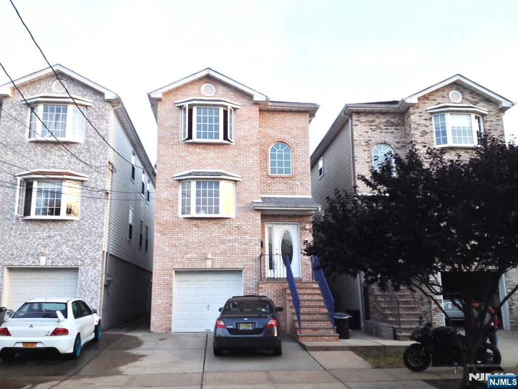 717 Jersey St 2, Harrison, New Jersey - 3 Bedrooms  
2 Bathrooms  
5 Rooms - 