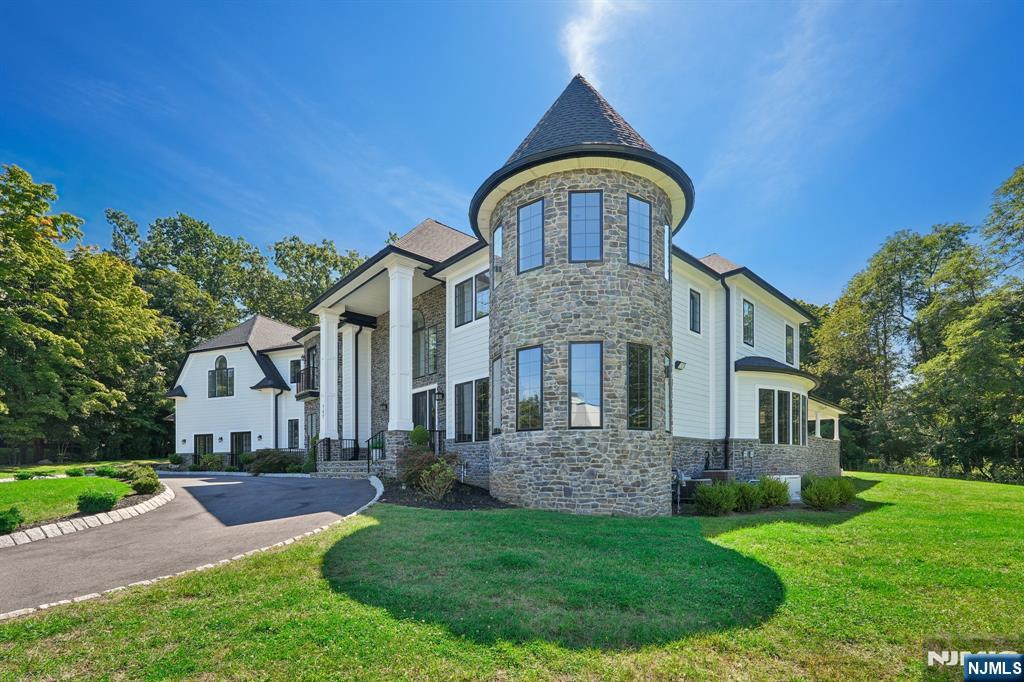 707 Black Hawk Lane