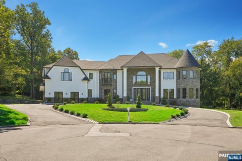 Photo of 707 Black Hawk Lane, Franklin Lakes, NJ 07417 (MLS # 26032703)
