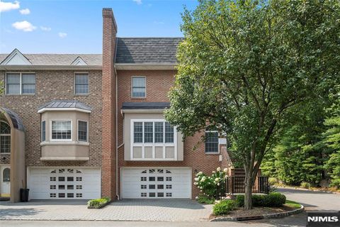 Photo of 139 Stonegate Trl #40, Cresskill, NJ 07626 (MLS # 26001105)