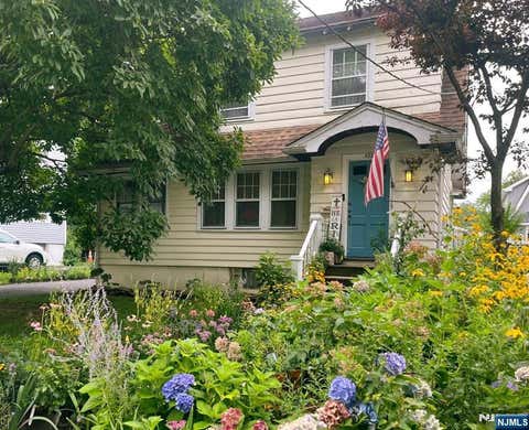 Photo of 322 Magnolia Place, Leonia, NJ 07605 (MLS # 26030500)
