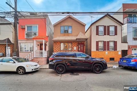 27 Downing Street, Newark, NJ 07105 - MLS#: 25006002