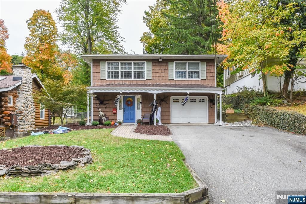 Photo of 4 Pine Terrace, Wayne, NJ 07470 (MLS # 25036429)