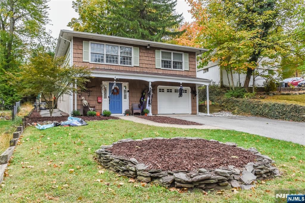 Photo of 4 Pine Terrace, Wayne, NJ 07470 (MLS # 25036429)