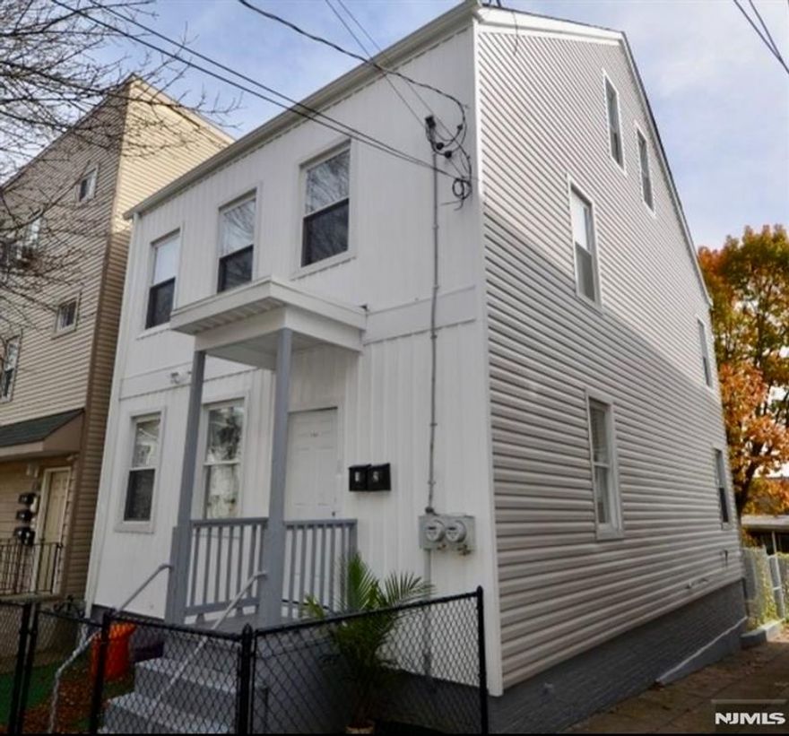 Welcome to this newer construction duplex style unit. The Residence was completely rebuilt a few years prior. This unit is in impeccable condition. On street parking only & shared backyard use. Offering hardwood flooring throughout, newer appliances , central air & your own private deck.