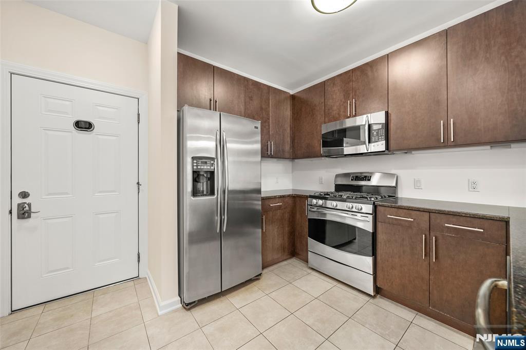 3327 Riverview Avenue 327