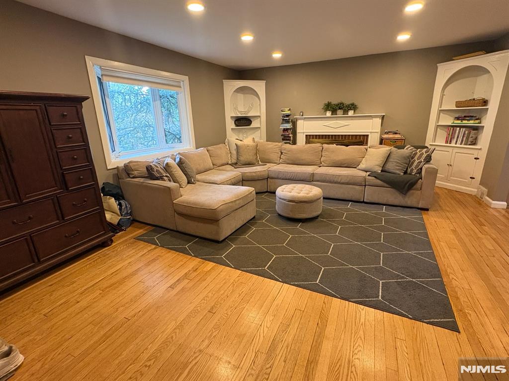 984 E Lawn Drive