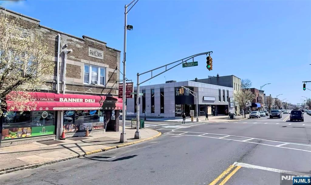 402 Broad Avenue
