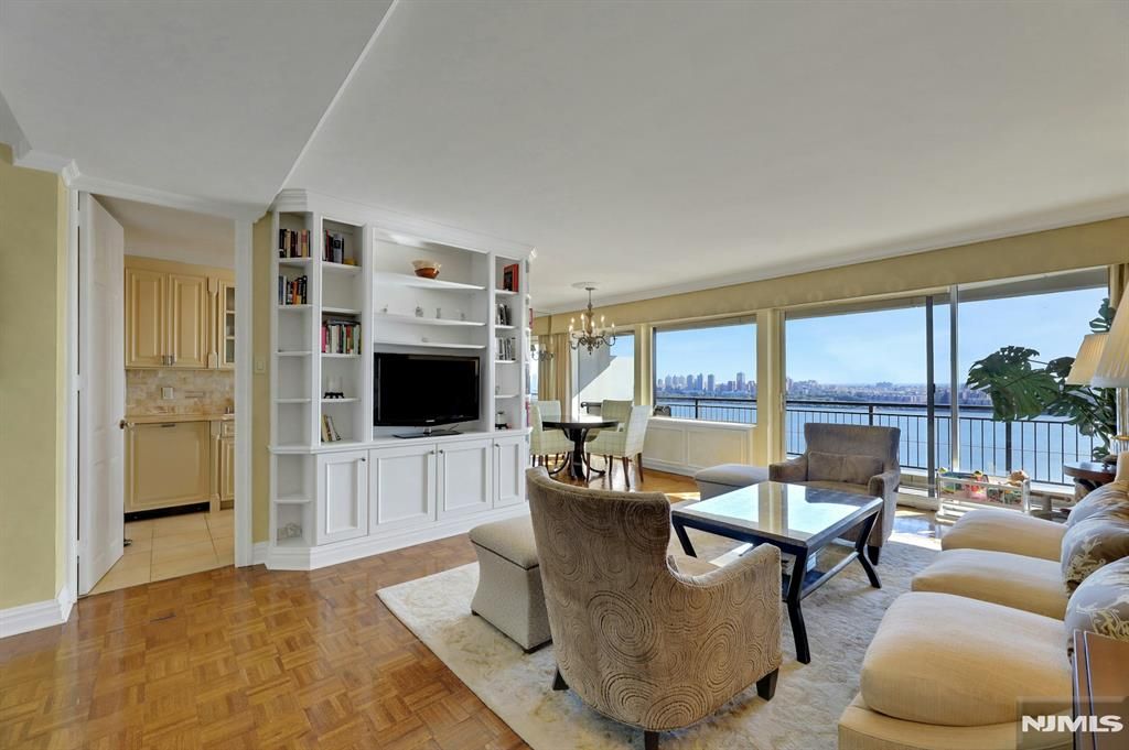 Photo of 1 Horizon Road #817, Fort Lee, NJ 07024 (MLS # 25036537)