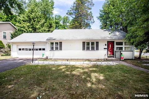 Photo of 4 Beverly Road, Glen Rock, NJ 07452 (MLS # 26022150)