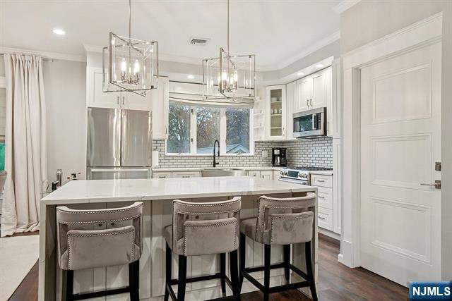 160 Alexander Avenue