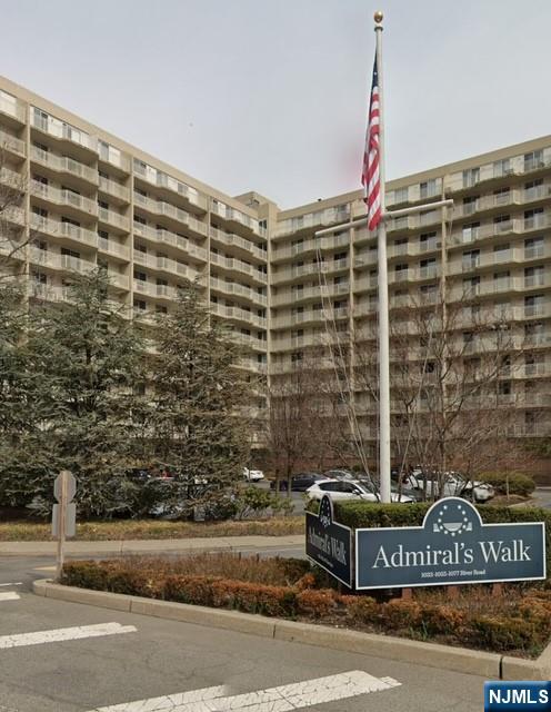 Rental Property at 1077 River Ph6, Edgewater, New Jersey - Bedrooms: 1 
Bathrooms: 2 
Rooms: 4  - $3,100 MO.