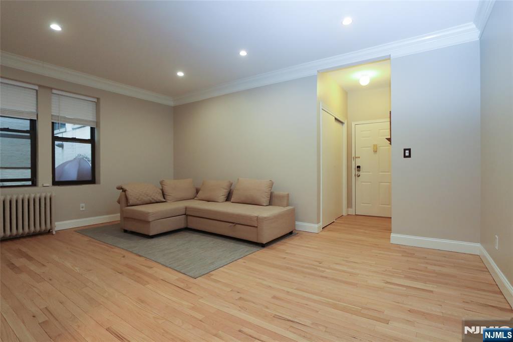 883 Boulevard East 1C