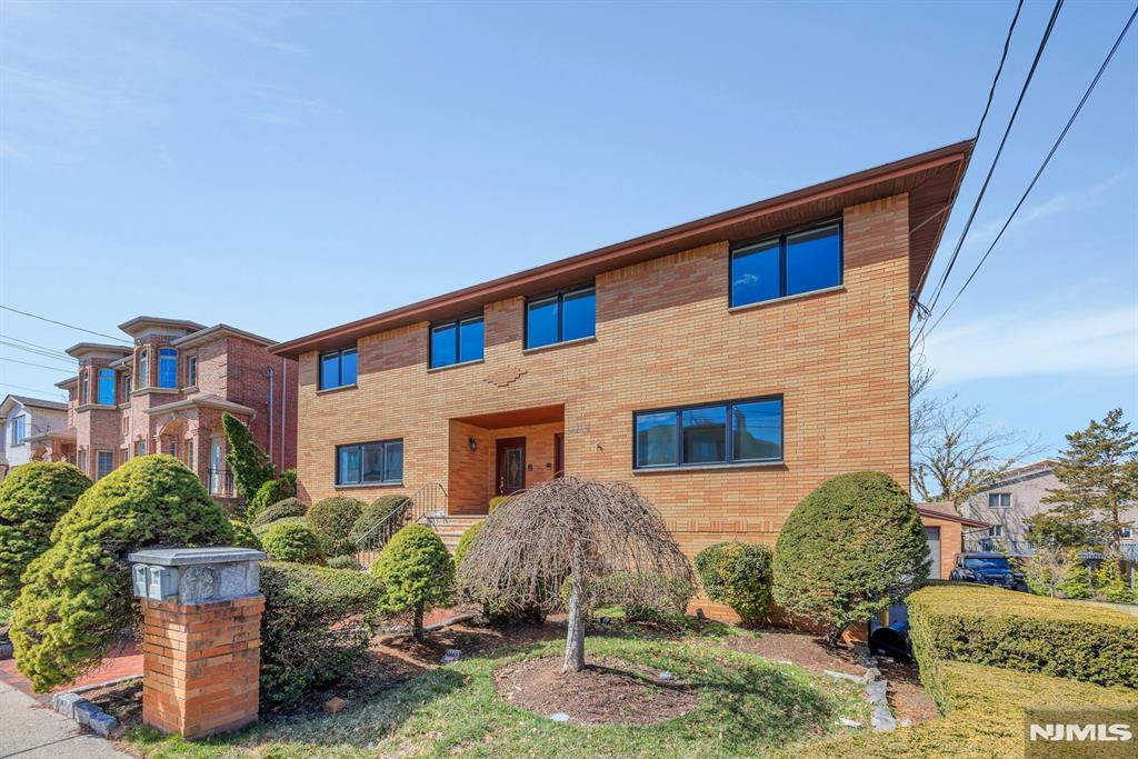 2413 Hammett Avenue