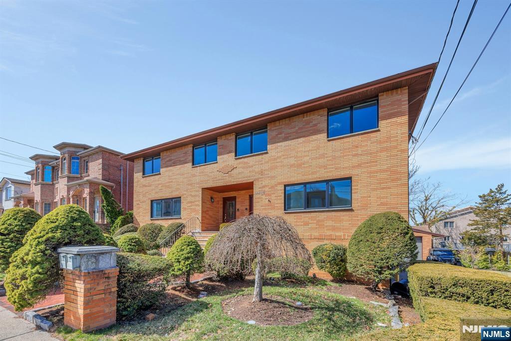 2413 Hammett Avenue