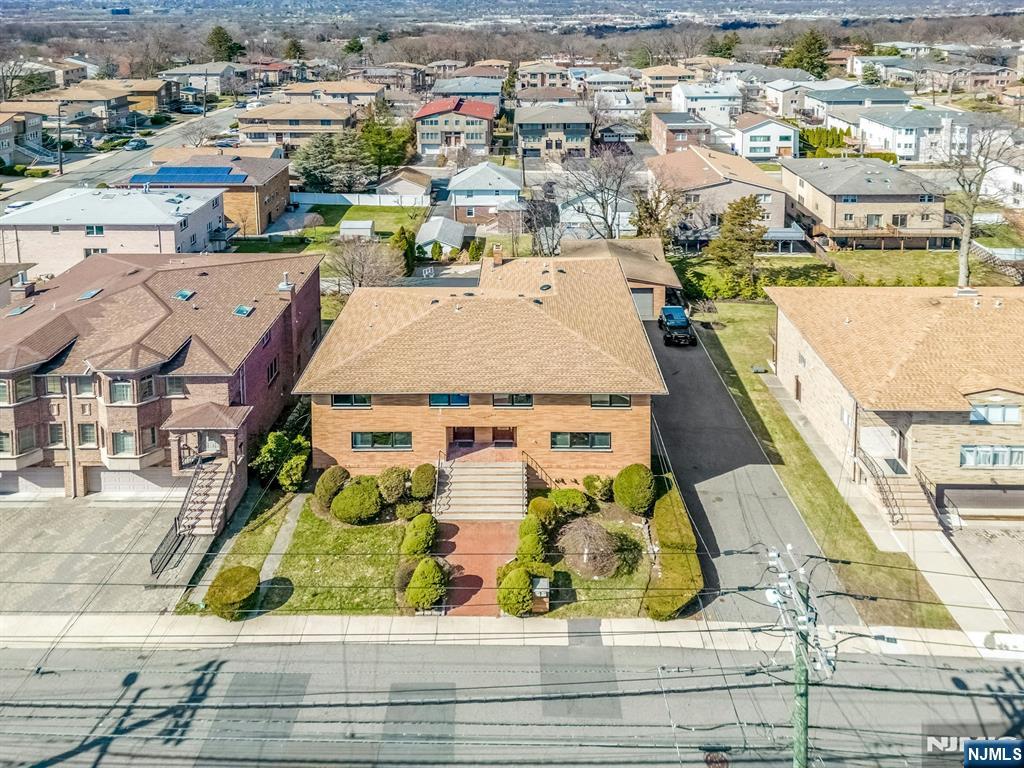 2413 Hammett Avenue