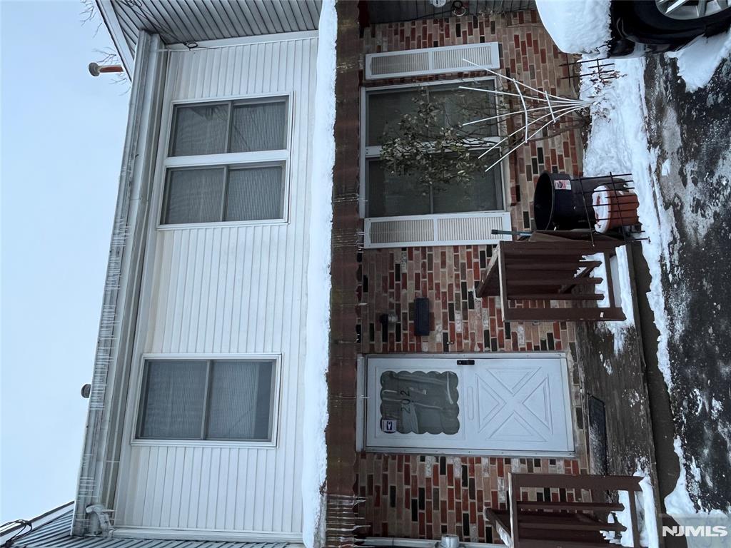 200202 E Pearl Street, Paterson, New Jersey - 3 Bedrooms  
2 Bathrooms  
7 Rooms - 