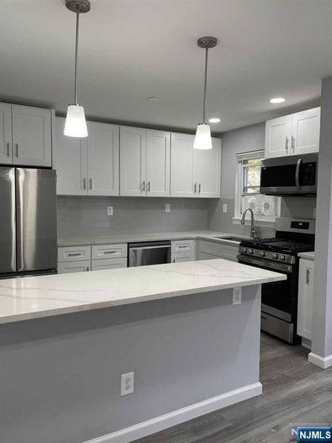 Photo of 20 Lakeview Ave, Leonia, NJ 07605 (MLS # 25041877)