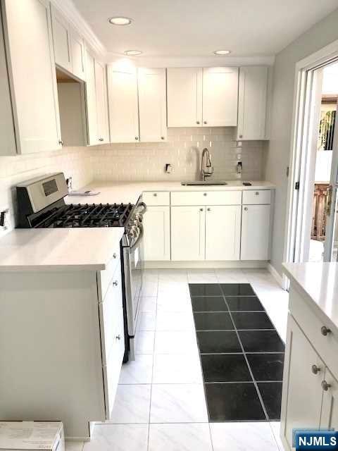 Lodi, New Jersey 07644, United States, 3 Bedrooms Bedrooms, ,2 BathroomsBathrooms,Residential,Active,184531