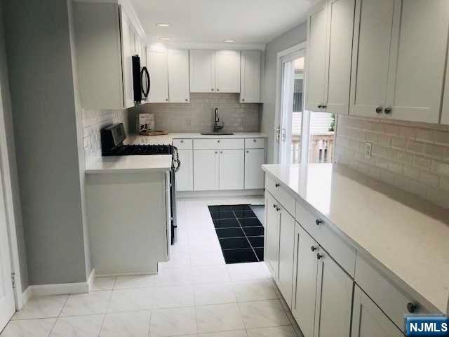 Lodi, New Jersey 07644, United States, 3 Bedrooms Bedrooms, ,2 BathroomsBathrooms,Residential,Active,184531
