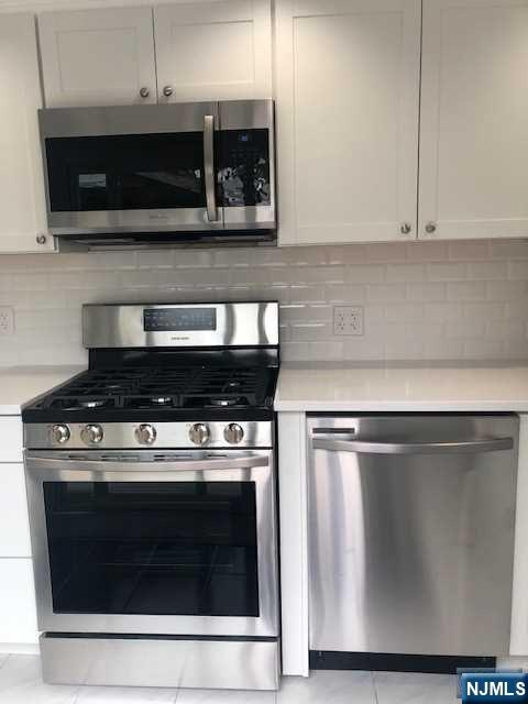 Lodi, New Jersey 07644, United States, 3 Bedrooms Bedrooms, ,2 BathroomsBathrooms,Residential,Active,184531