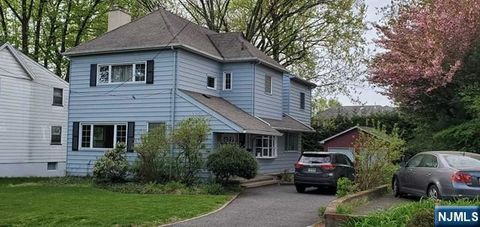 Photo of 96 Columbus Dr, Tenafly, NJ 07670 (MLS # 26013597)