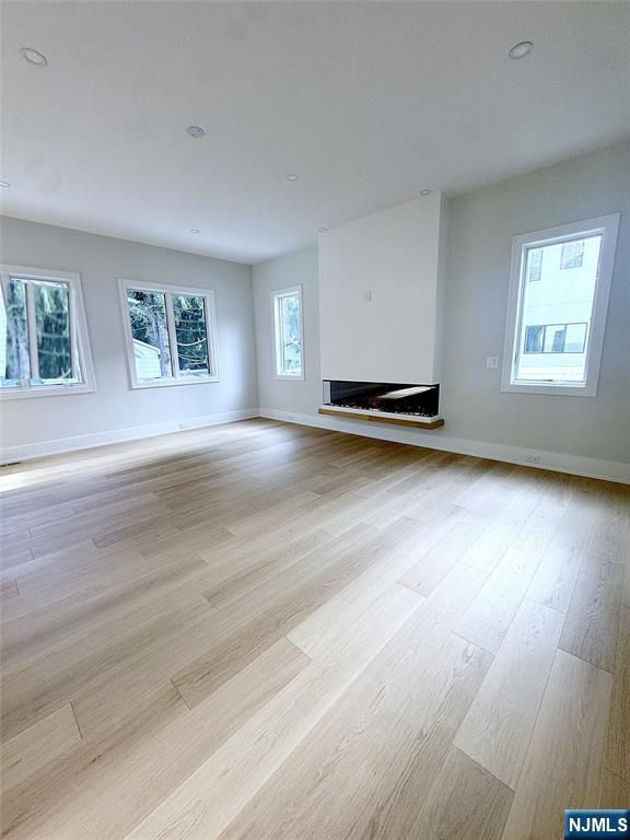220 Riveredge