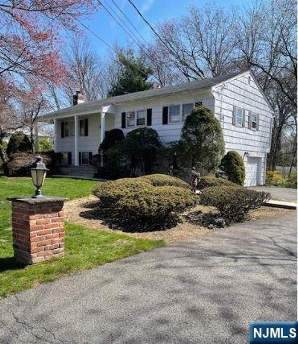Photo of 482 Tulane Court, Paramus, NJ 07652 (MLS # 26017991)