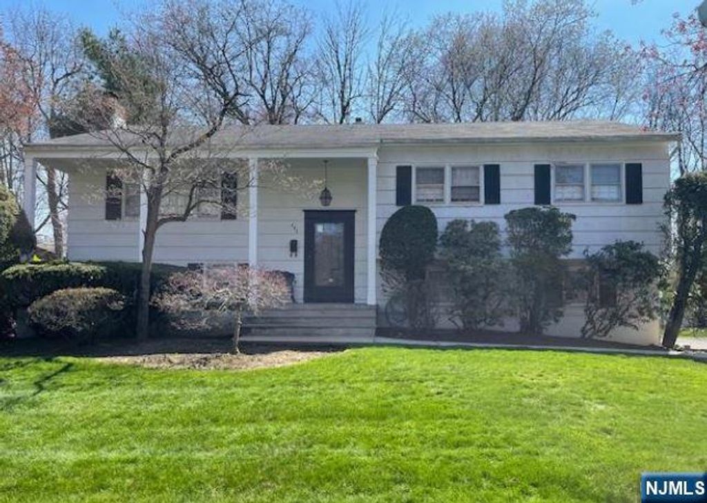 Photo of 482 Tulane Court, Paramus, NJ 07652 (MLS # 26017991)