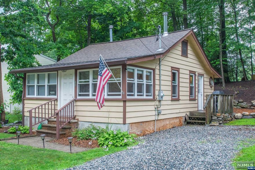 Perfectly adorable Ranch near Upper Greenwood Lake in the Island section. Great for a starter home. Tons of windows, making it bright and airy in the main living space. Wood-burning stove. Office nook area. New electric and furnace. Separate, large shed with tons of storage space. Close to the lake