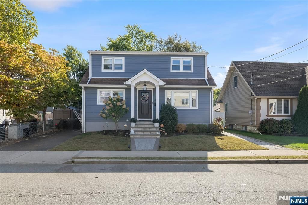 Photo of 34 William Street, Wallington, NJ 07057 (MLS # 25032071)