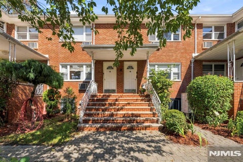 Photo of 201 Oakdene PL #E2, Cliffside Park, NJ 07010 (MLS # 26037665)