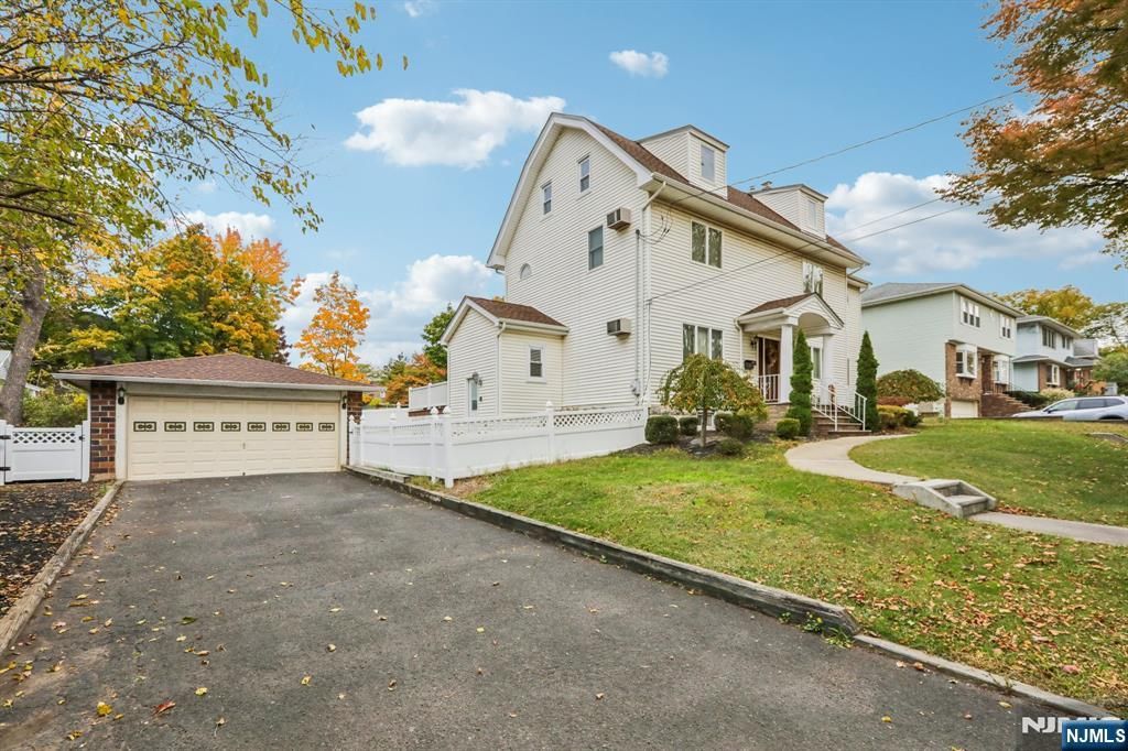 Photo of 15 Pierrepont Avenue, Rutherford, NJ 07070 (MLS # 25038827)