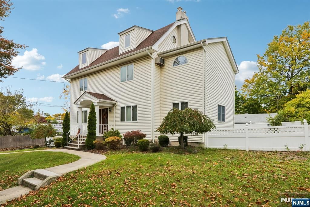 Photo of 15 Pierrepont Avenue, Rutherford, NJ 07070 (MLS # 25038827)