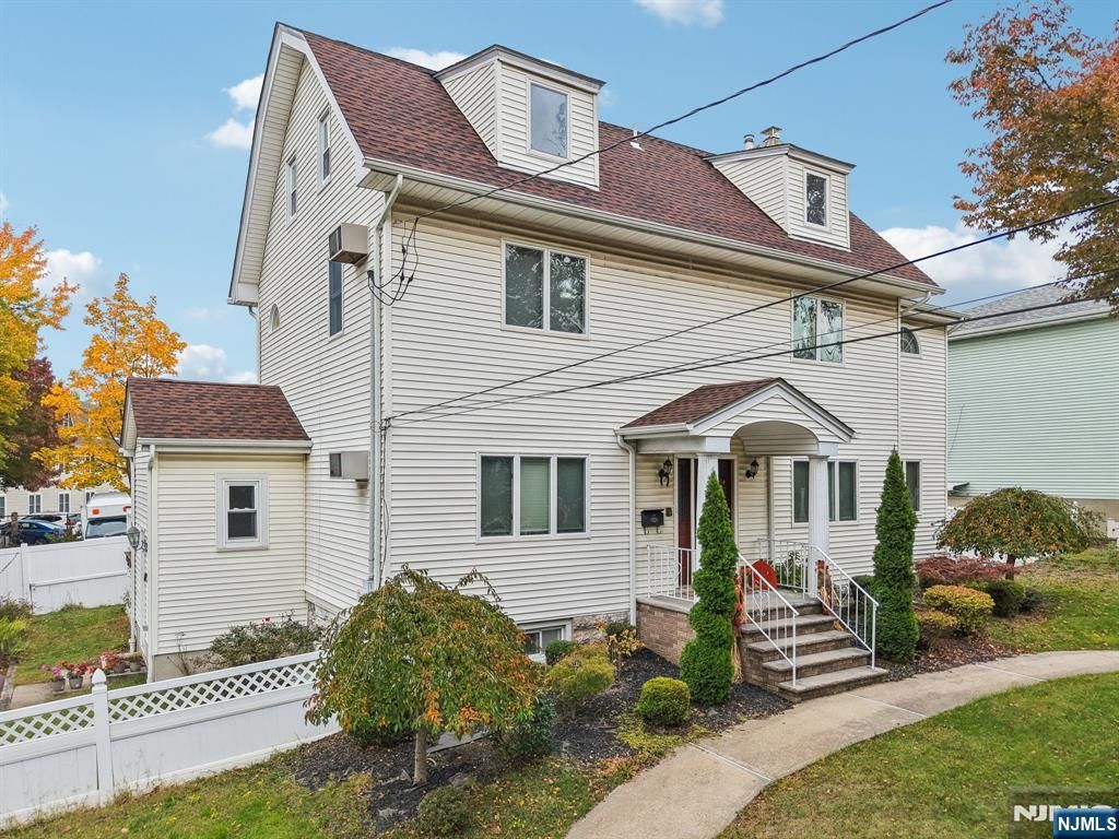 Photo of 15 Pierrepont Avenue, Rutherford, NJ 07070 (MLS # 25038827)