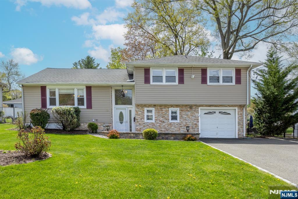 Property for Sale at 52 Sykes Avenue, Livingston, New Jersey - Bedrooms: 4 
Bathrooms: 3 
Rooms: 12  - $987,555